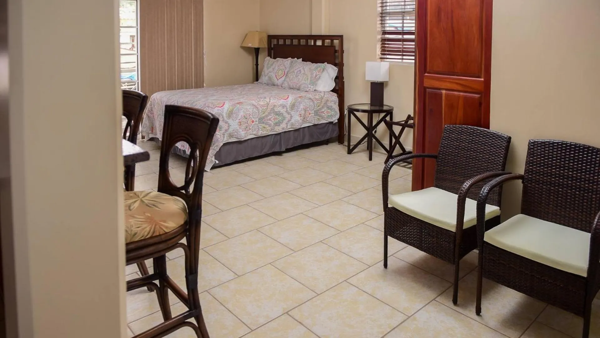 Апарт-отель Timbos Suites Goodwill